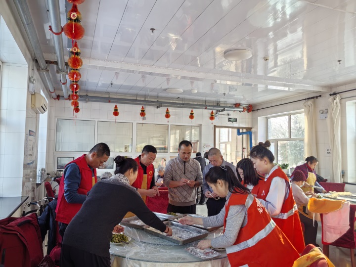 【情暖小年 爱心传递】裕鹿集团双鸭山区域开展敬老爱老服务活动