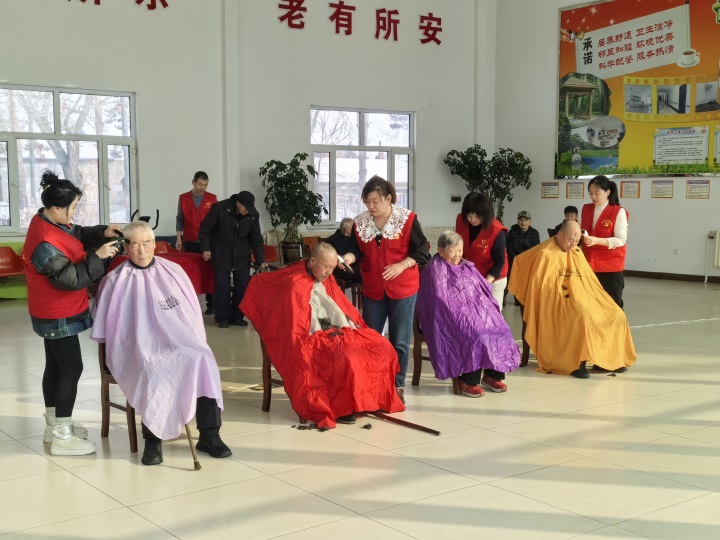 普阳场直社区管理服务中心党总支志愿者到裕鹿集团普阳老年公寓开展