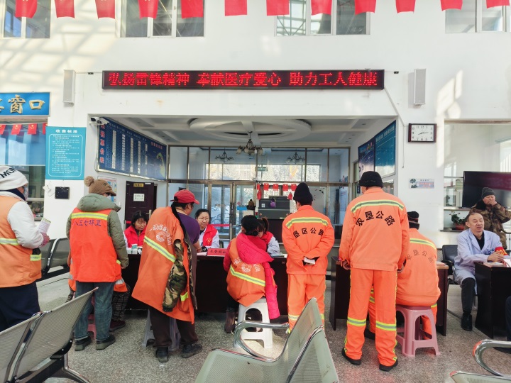 裕鹿集团一诺万佳诚远分公司携手八五七农场医院开展“关爱员工健康 弘扬雷锋精神”义诊活动