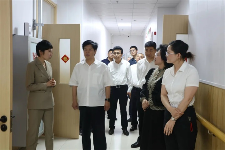 民盟中央副主席郑功成莅临建北颐养院调研指导养老服务工作